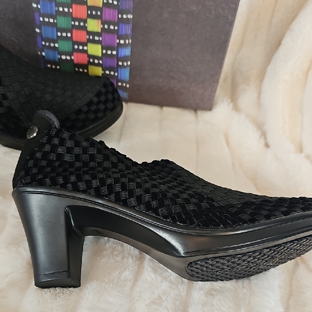 bernie mev. Elegant Black Woven Heels Chesca - Picture 8 of 13